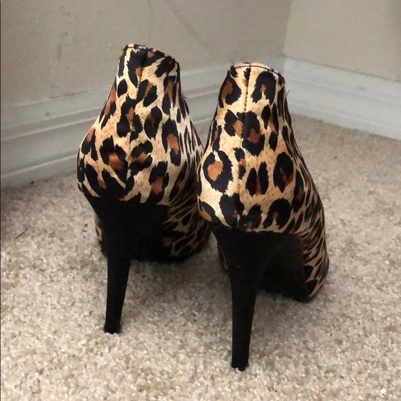 Leopard Print Peep Toe Shoe - Picture 3 of 4